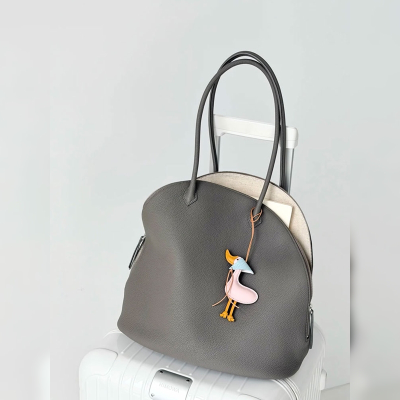 Large-Capacity Gray Shell Handbag for Women, 2026 New Summer Style, Suitable for Work and Commuting, Shoulder and Underarm Tote Bag