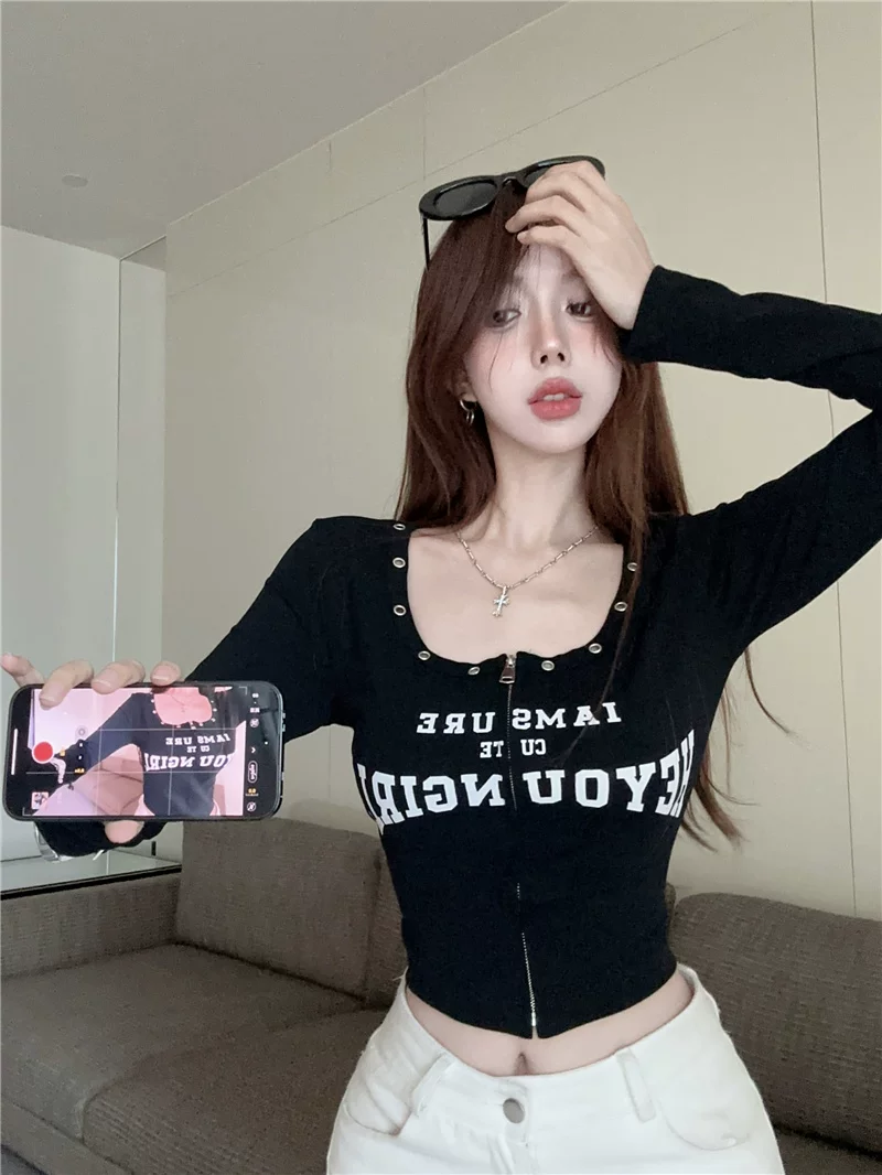 Autumn long-sleeve with zipper, body-friendly design T-shirt, American style, trend of season
