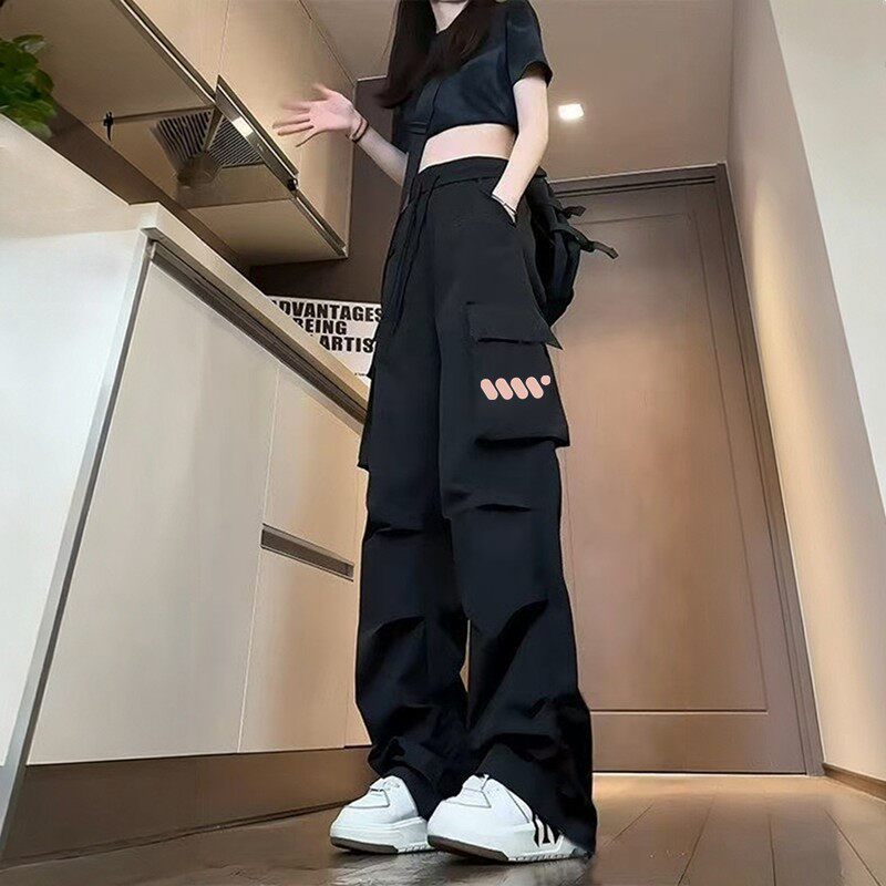 レディーススポーツパンツ、2026年春夏新作スタイル、スリムに見えるストレートレッグカーゴパンツ、ファッショナブルでトレンディなレディースカジュアルパンツ。