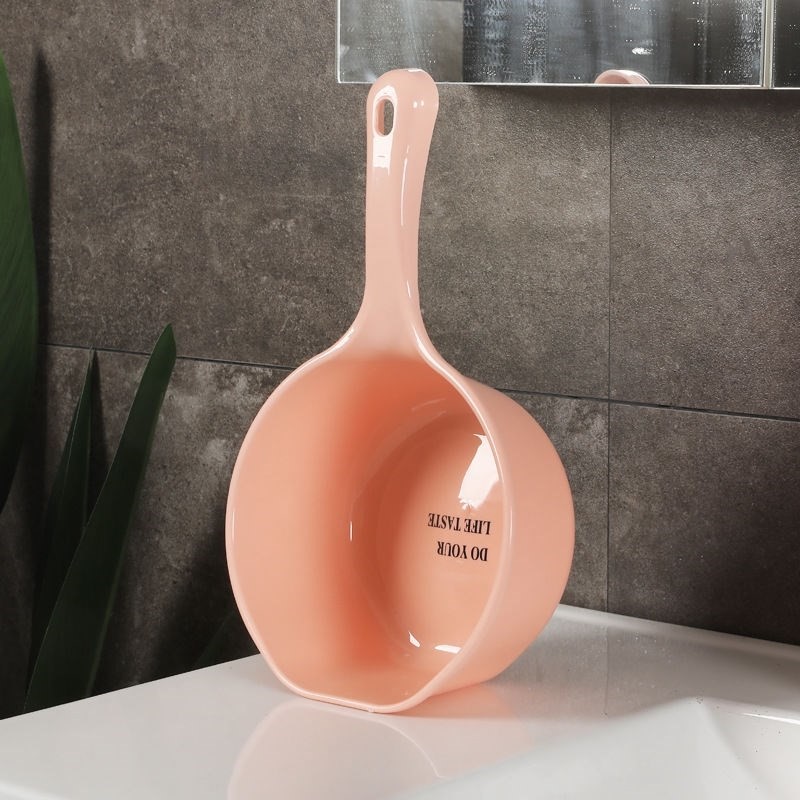 Water floating spoon plastic bailing water toilet long handle rocking bath water rafting creative water scoop for home kitchen child water ladybird