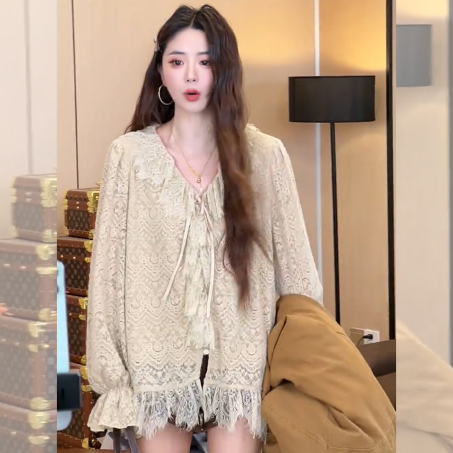 Нежная кружевная рубашка с V-образным вырезом и оборками в стиле тяжелой промышленности, женская осенне-зимняя новая стильная свободная тонкая универсальная блузка с кисточками