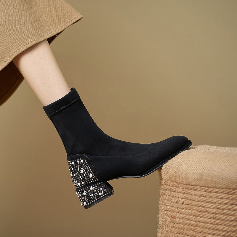 2025秋冬新款：重工珍珠水钻烟筒靴引领时尚潮流