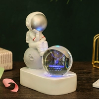 Астронавт (в сопровождении оленя)