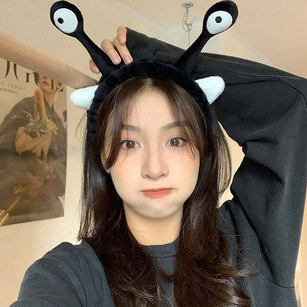 Net red cute simple hair band cross eye funny hair band snail suede elastic hair band Korean face hair band