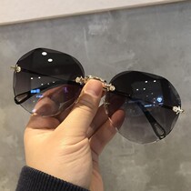 Sunglasses male summer trend European and American cut edge 2021 new frameless sunglasses big frame net red star toad mirror