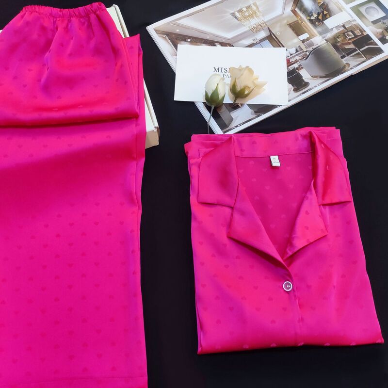 Xiaohongshu Recommends Ice Silk Pajamas for Women, European and American Style, Unisex, Rose Red Heart Pattern Loungewear, Can Be Worn Outside, Long Sleeves and Long Pants Xiaohongshu Recommends Ice Silk Pajamas for Women, European and American Style, Unisex, Rose Red Heart Pattern Loungewear, Can Be Worn Outside, Long Sleeves and Long Pants