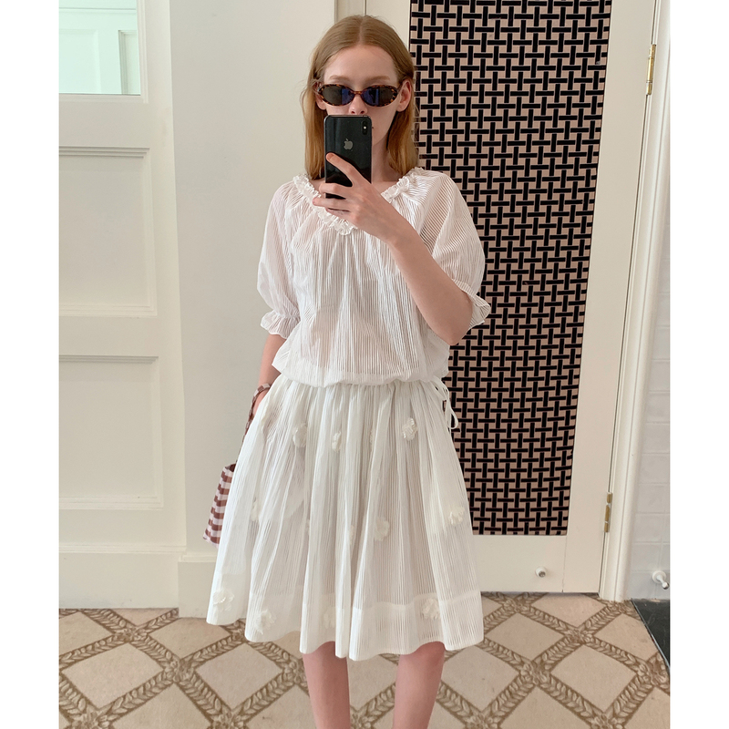 Oneonewan Handmade Three-Dimensional Flower White Striped Midi Skirt Pear-Shaped Hip-Covering A-Line Skirt Miu Style Short Skirt Oneonewan Handmade Three-Dimensional Flower White Striped Midi Skirt Pear-Shaped Hip-Covering A-Line Skirt Miu Style Short Skirt