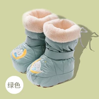 Темно -зеленый высоко