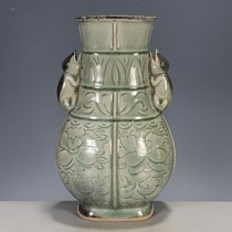 Antiques and miscellaneous antiques and second-hand porcelain Song Ru porcelain open pieces secretly engraved flowers binaural vase through-ear vase collection