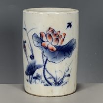 Europe returns to old porcelain. Jiangxi Porcelain Company of the Republic of China. Old factory porcelain blue and white underglaze red lotus pen holder and stationery.
