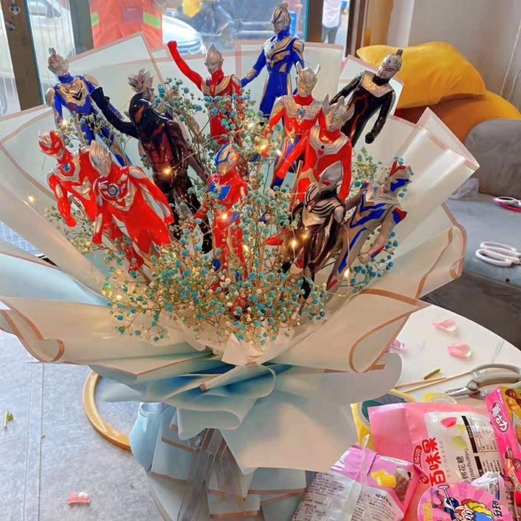 Ultraman bouquet to send boyfriend doll bouquet holding Ultraman bouquet diy material small bouquet wrapping paper