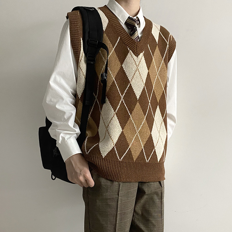 Japanese-Style V-Neck Sweater Vest Knitted Vest for Men, New Winter Style, Layered Diamond Pattern, Vintage Lazy Style for Teenagers and Students