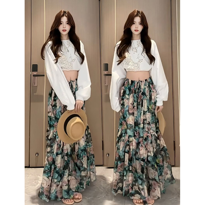 超好看海边度假穿搭一整套2026春夏款镂空短款上衣碎花长裙两件套