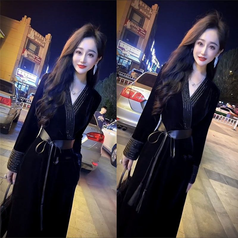Velvet Dress for Women, 2026 Autumn Style, Korean Fashion, Elegant and Sophisticated, Black, Waist-Cinching, Knee-Length Midi Dress