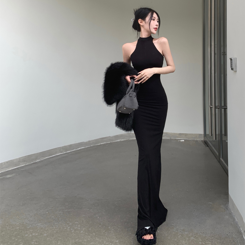 Black Bodycon Dress with a High-End, Mature Style, 2026 New Model, Tight-Fitting High-Neck, Slim-Fitting, Floor-Length Halter Neck Long Dress for Summer
