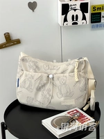 Белый, с медвежатами