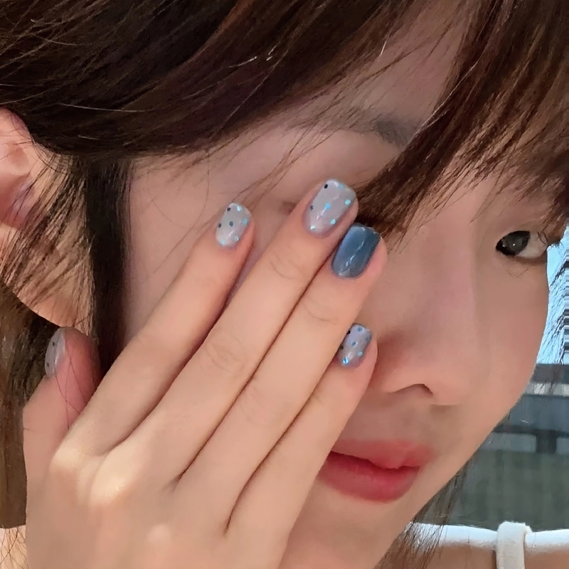 [Ice Blue Ocean] Ice-Clear Blue Cat-Eye Hand-Painted Polka Dot Handmade Wearable Nails Short Style Whitening Nail Patches