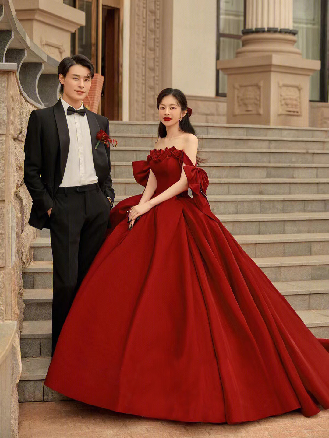 Street wedding dress suitable for photo sessions, couple clothing for beloved, burgundy garden lights, open shoulders, Korean style Street wedding dress suitable for photo sessions, couple clothing for beloved, burgundy garden lights, open shoulders, Korean style