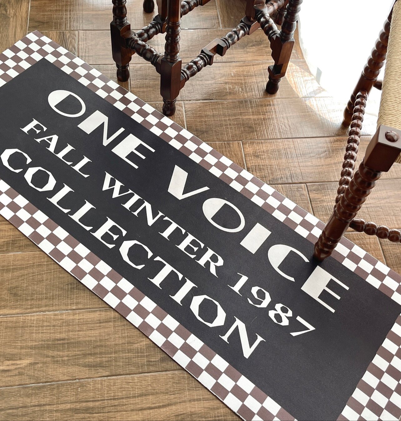 Red brick house Onevoice exclusive original retro English letters non-slip floor mat exclusive model two colors