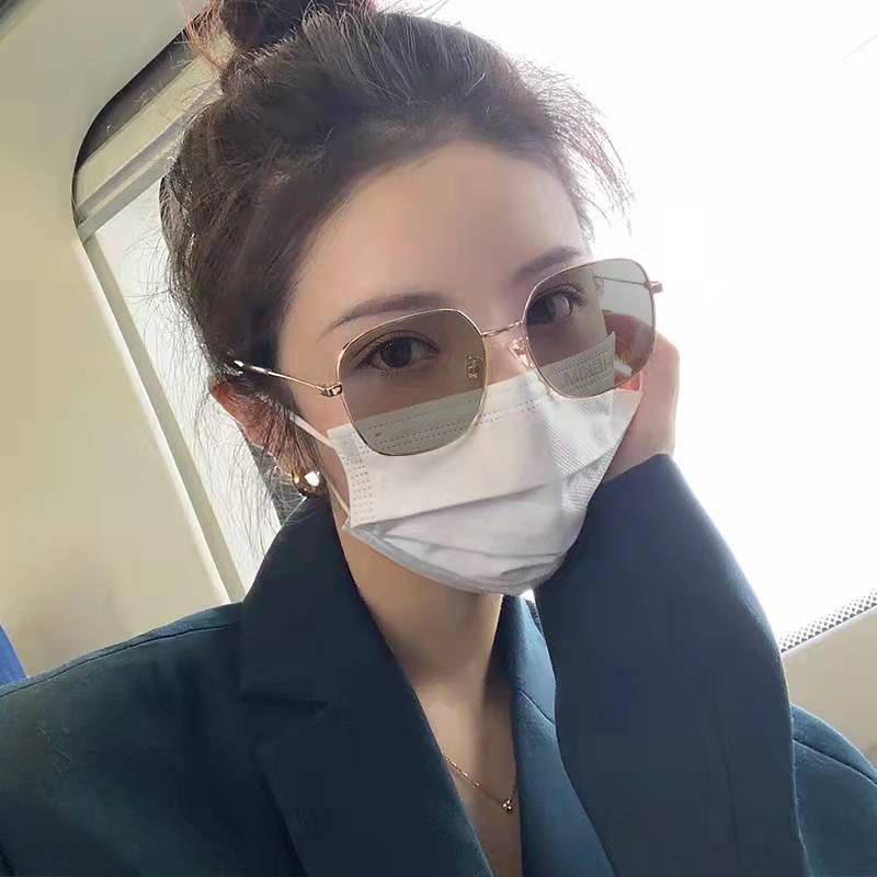 Instagram-Worthy Color-Changing Glasses for Women with Prescription, Ultra-Light, Large Square Frame, Korean Style, Anti-Blue Light Radiation, Eye Protection, Non-Prescription Glasses