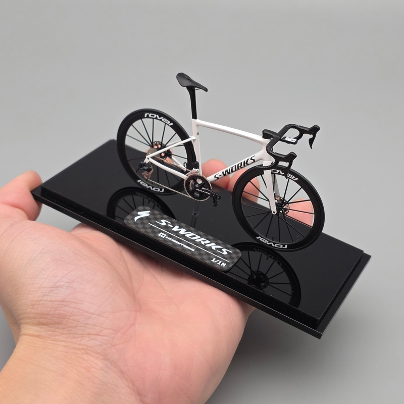 1:18 Scale Road Car Model Lightning Sl8 1:18 Scale Road Car Model Lightning Sl8