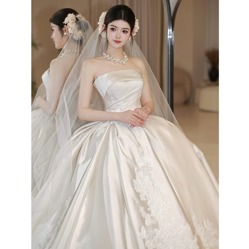 High-End Textured Light Wedding Dress 2026 New Style Strapless Satin Trailing Main Gown Bride Wedding Petite Light Luxury