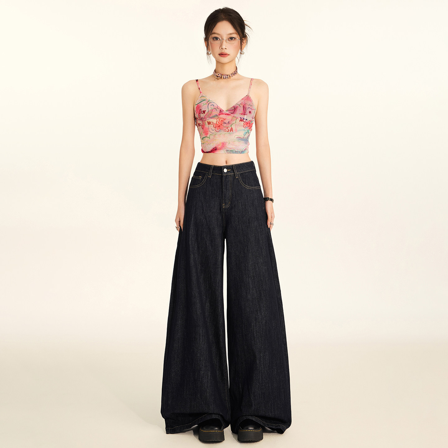 カザリンのハイウエストデニムブルーストレートレッグジーンズ。小柄な女性向け、レトロスタイル、プラスサイズ、ダークブルー、春の新作スタイル。