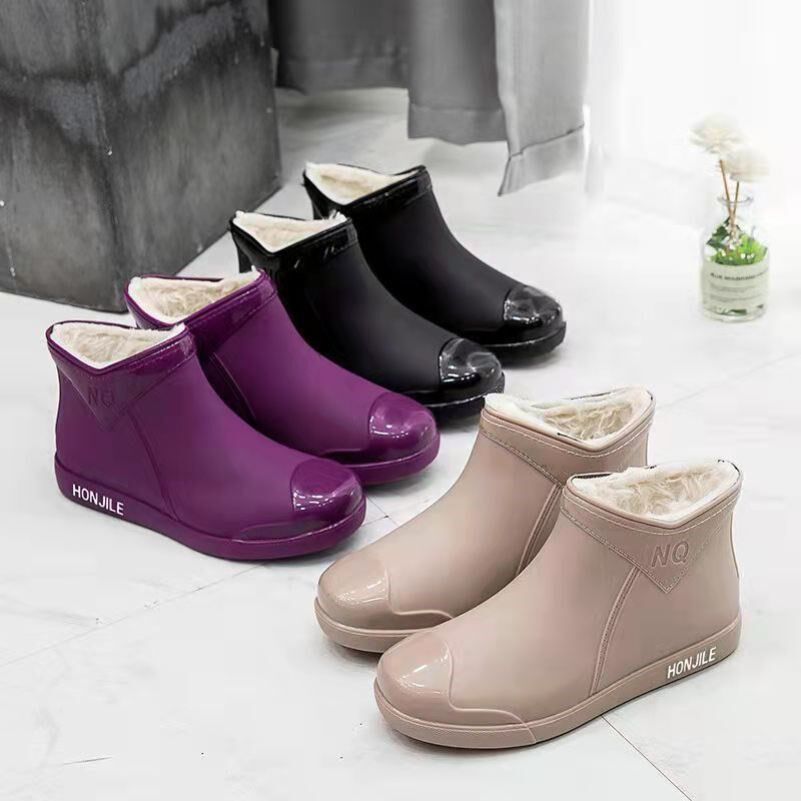 With rain boots plus velvet mid-tube cotton boots warm rain boots fixed ladies plus velvet shoes kitchen wear-resistant waterproof cotton shoes