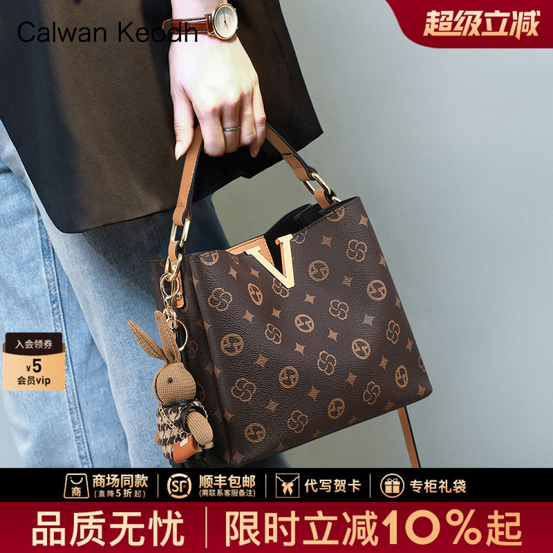 Официальный сайт небольшого флагманского магазина c&k bucket bag женская сумка-мешок 2025 года, новая высококачественная портативная женская сумка-мессенджер для пресбиопии Изображение 1