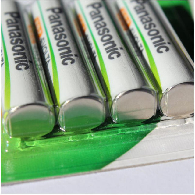 Panasonic Nickel-Metal Hydride Evolta Rechargeable Battery Hhr-4Mrc/4B Contains 4 Aa Batteries 1.2V 800Mah