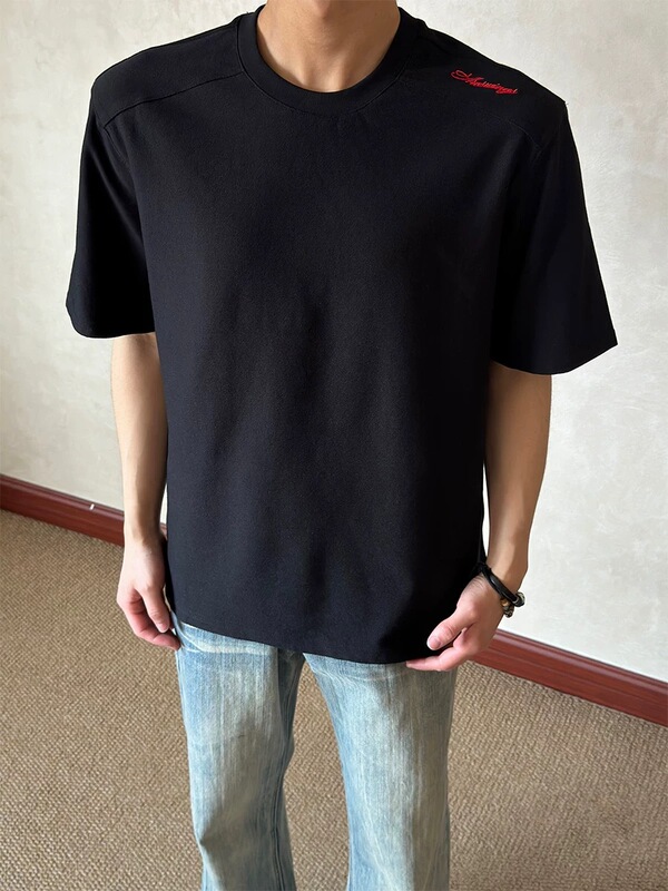 Bulao Ge Blog Deconstructs the Texture of Floral Yarn with "Red Label" Embroidery T-Shirt, Versatile and Height-Enhancing, Short and Wide Short-Sleeve Summer Top D253