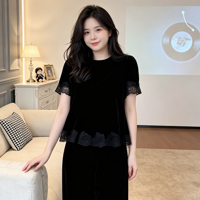 Plus-Size French Lace Patchwork Velvet Short-Sleeve T-Shirt for Women, Summer 2026, Slightly Chubby Women, Black, Slimming, Elegant Top