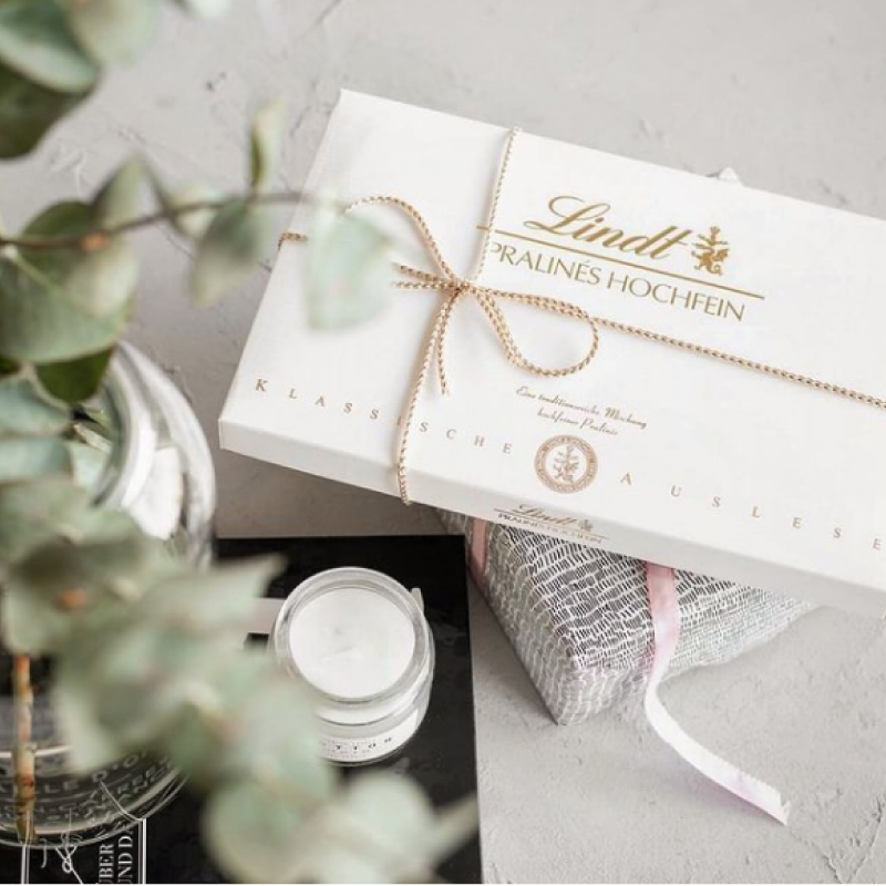 临期 Lindt 瑞士莲 Pralinen Hochfein 多口味巧克力礼盒 250g装 双重优惠折后￥99包邮包税