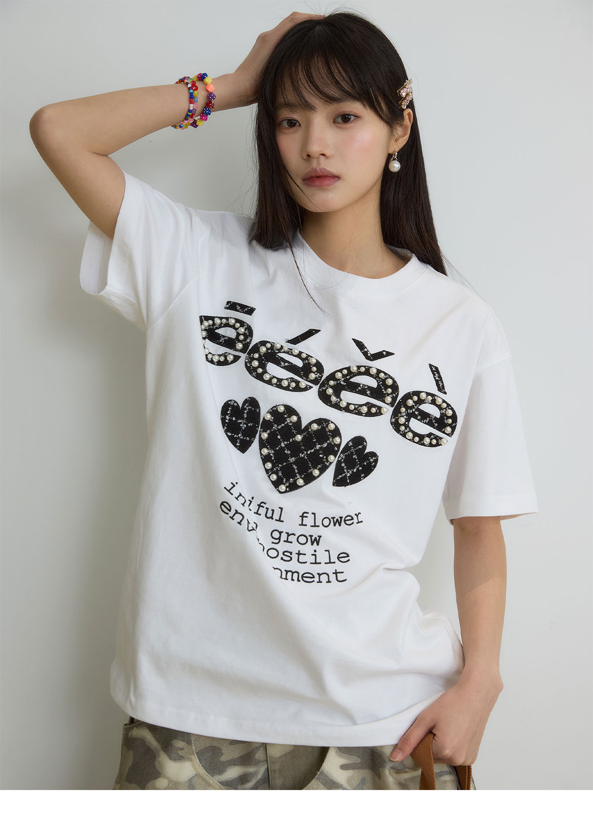 eeeeArtmonster Heart Patch Beaded Letter Tee