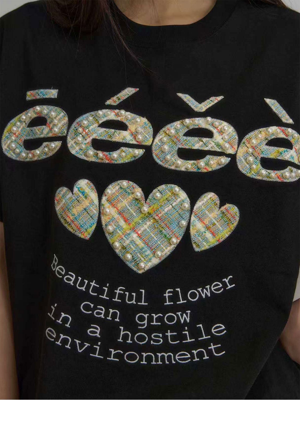 eeeeArtmonster Heart Patch Beaded Letter Tee