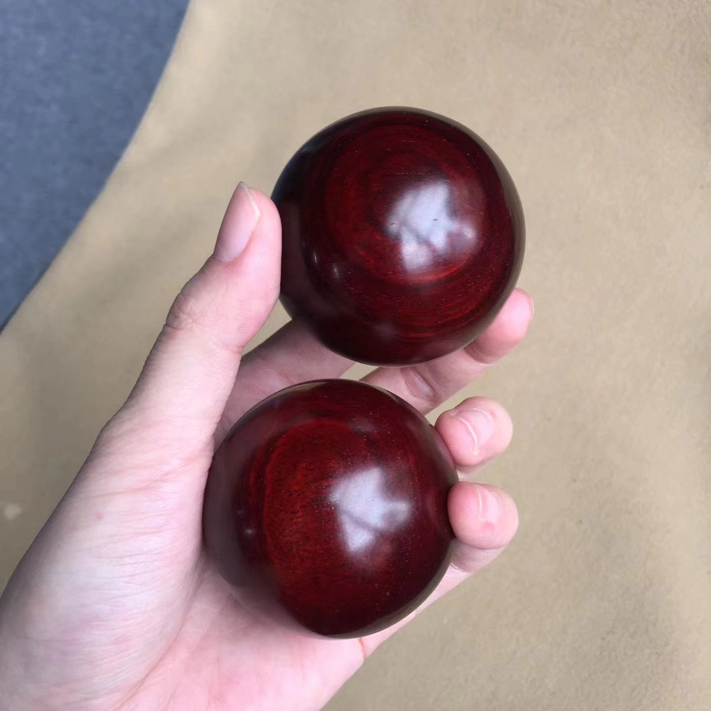 Authentic leaf sandalwellness ball fitness ball carved wooden swing ball middle aged massage ball send gift