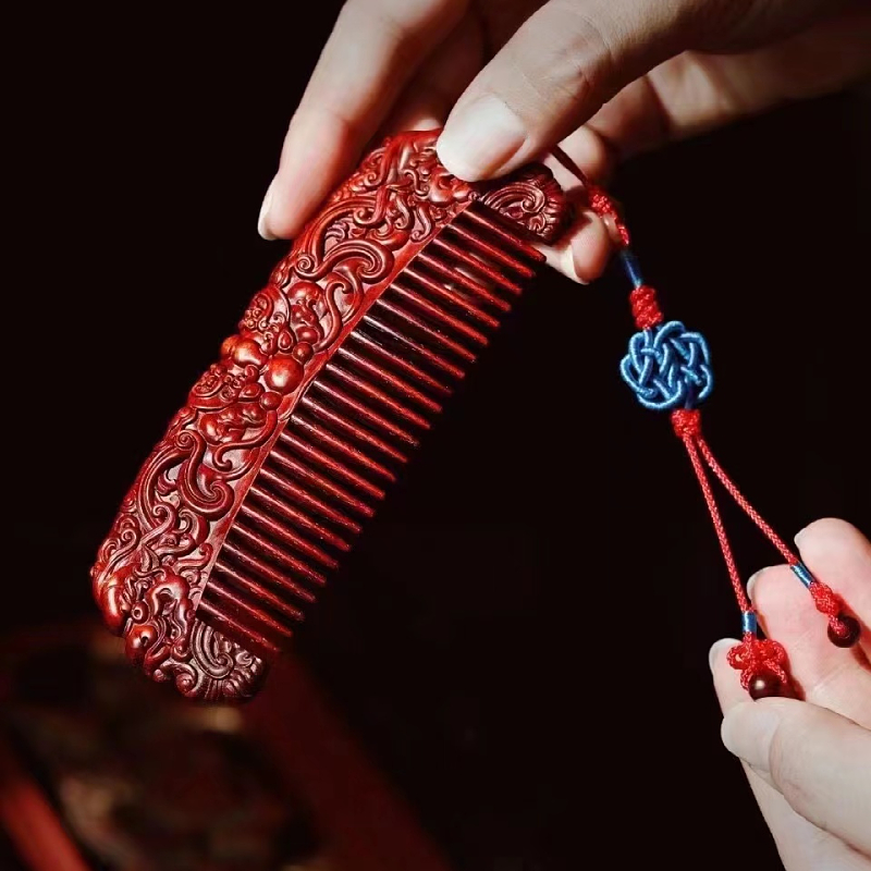 Indian leaf sandalwood comb anti-static conjunction massage sandwood comb to send wife and mother custom gift