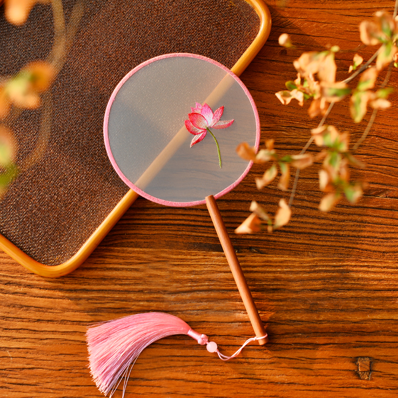 Children's children small group fan embroidery lotus ancient wind China Wind China Chaughao Han clothes qipao paired with dance palace fan