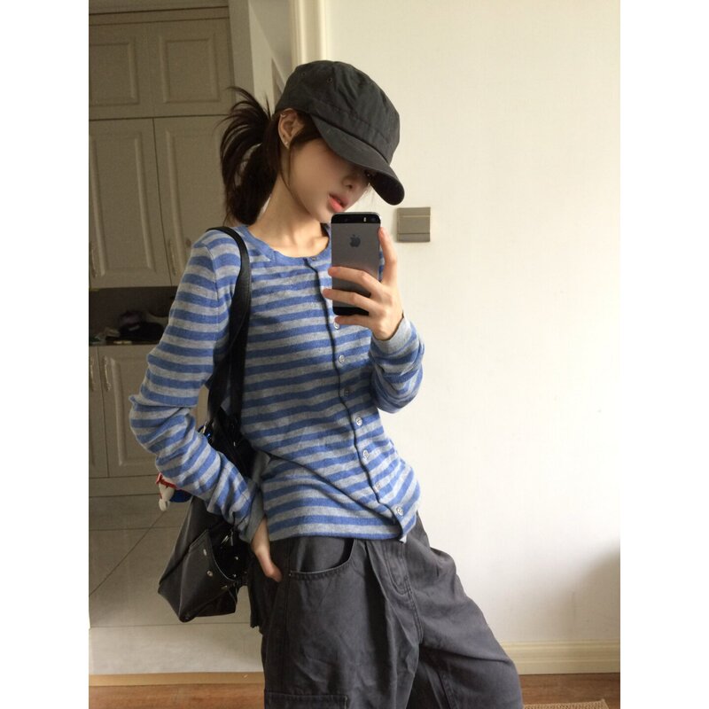 Retro Gray Round Neck Stripesd Knitwear for Women 2026 Early Spring New Fashion Elegant Simple Casual High-End Top Retro Gray Round Neck Stripesd Knitwear for Women 2026 Early Spring New Fashion Elegant Simple Casual High-End Top