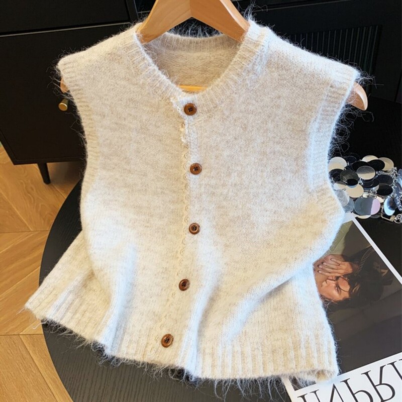 Korean Retro Round-Neck Knitted Vest for Women, Autumn 2026 New Style, Layered Outerwear, Sleeveless Single-Breasted Sweater Korean Retro Round-Neck Knitted Vest for Women, Autumn 2026 New Style, Layered Outerwear, Sleeveless Single-Breasted Sweater