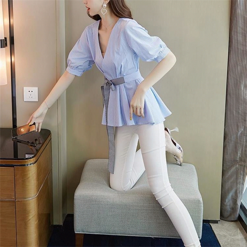 Korean Style Slim-Fitting Top, Trendy and Stylish, New Back Design, Short-Sleeved Spring and Summer Design, Lace-Up Shirt for Women with Bow