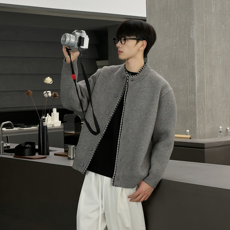 Autumn New Retro Fake Two-Piece Sweater Knitted Cardigan with a High-End Feel, Gray Casual Versatile Round-Neck Patchwork Jacket Autumn New Retro Fake Two-Piece Sweater Knitted Cardigan with a High-End Feel, Gray Casual Versatile Round-Neck Patchwork Jacket