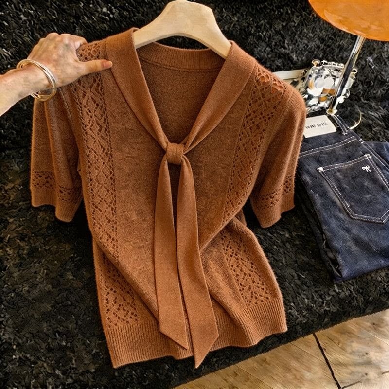 Plus-Size Retro Chic Stylish Tie-Front Short-Sleeve Knit Top for Women, New Summer Style, Super Attractive and Slimming Top