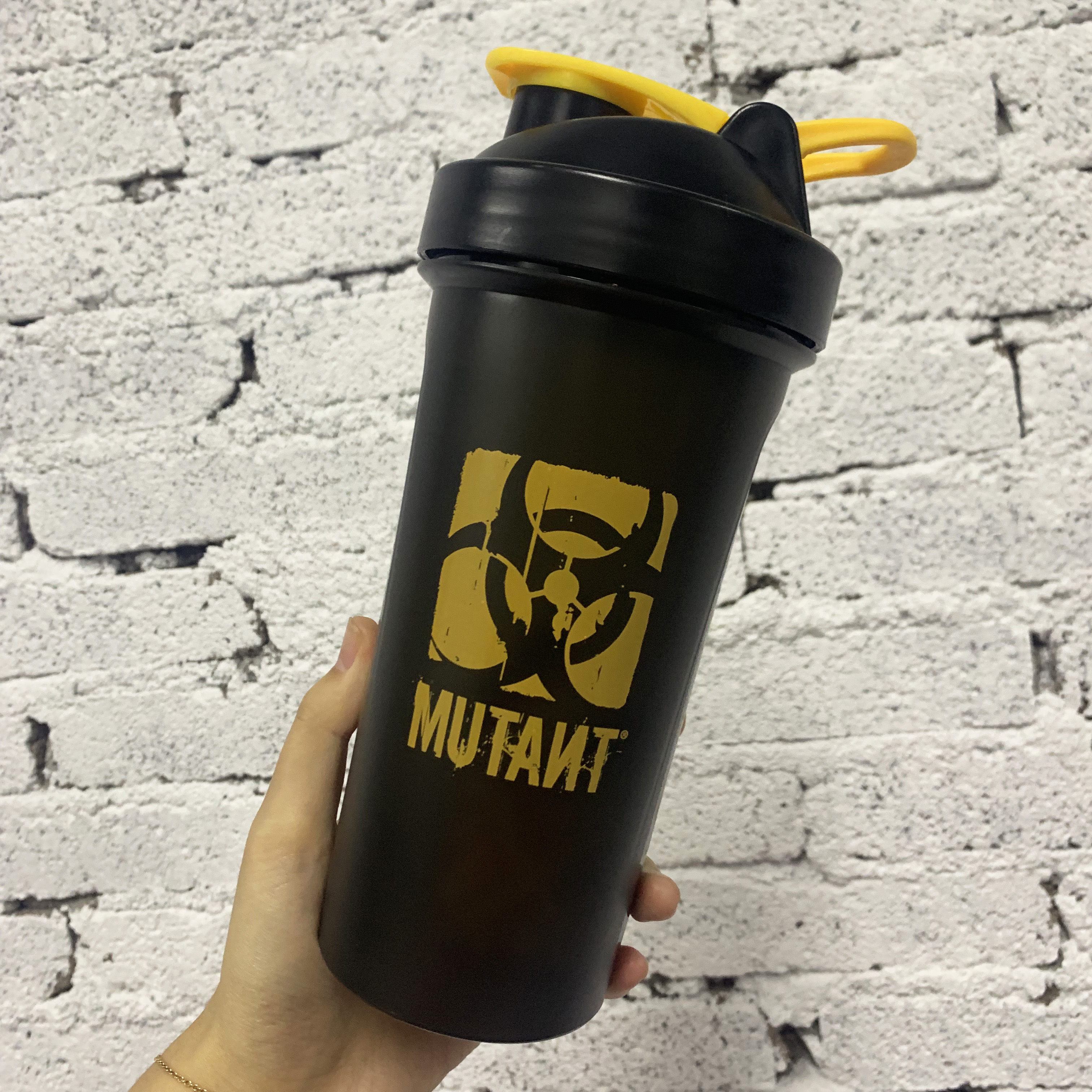 Jagged Warcraft shaker cup gym water cup large capacity with scale fitness cup cup stirring ball milkshake