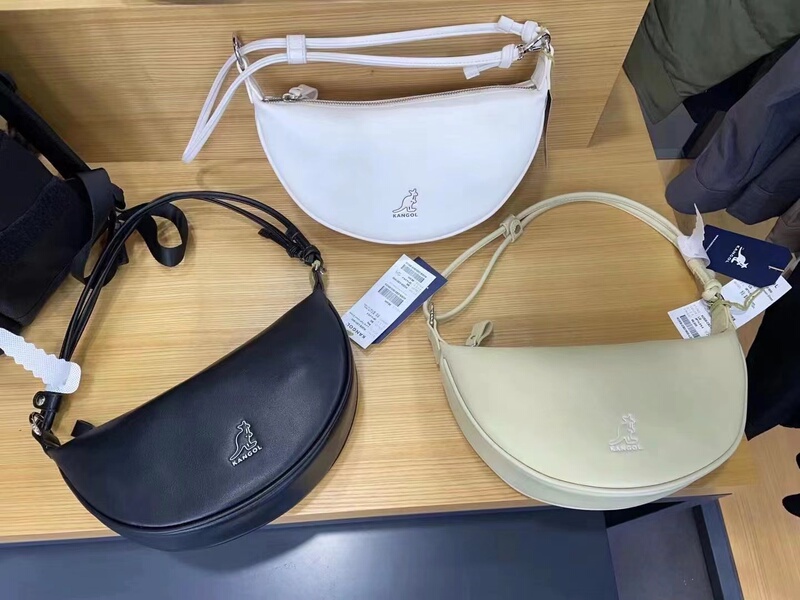 New in Stock Korean Women's Leather Shoulder Crossbody Bag Fashionable Underarm Handbag Crescent Bag Saddle Bag 3190