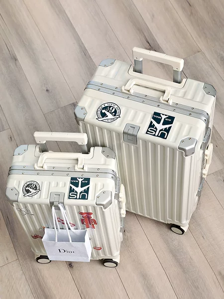 Товары от 左汀箱包旗舰店