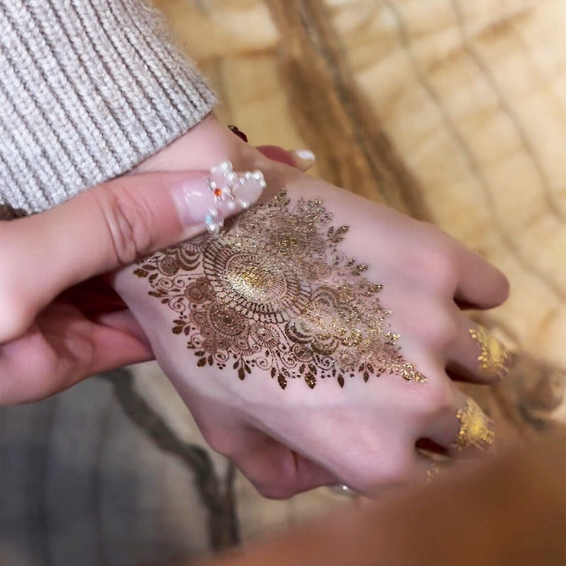 Gold Glitter Tattoo Stickers for Women, Waterproof and Long-Lasting, for Waist, Back of Hand, Collarbone, Forearm, Abdomen, High Aesthetic Value, Indian Henna