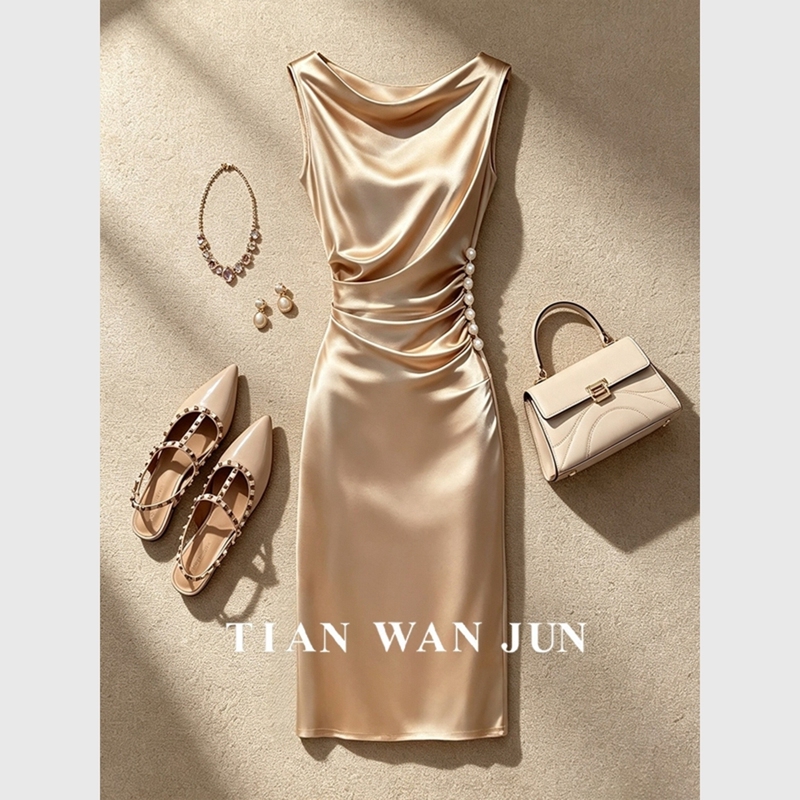 Champagne-Colored Satin Waist-Cinching Dress, a Popular Style for Summer 2026, with an Elegant and Noble Ladylike Vibe, Perfect for Important Occasions