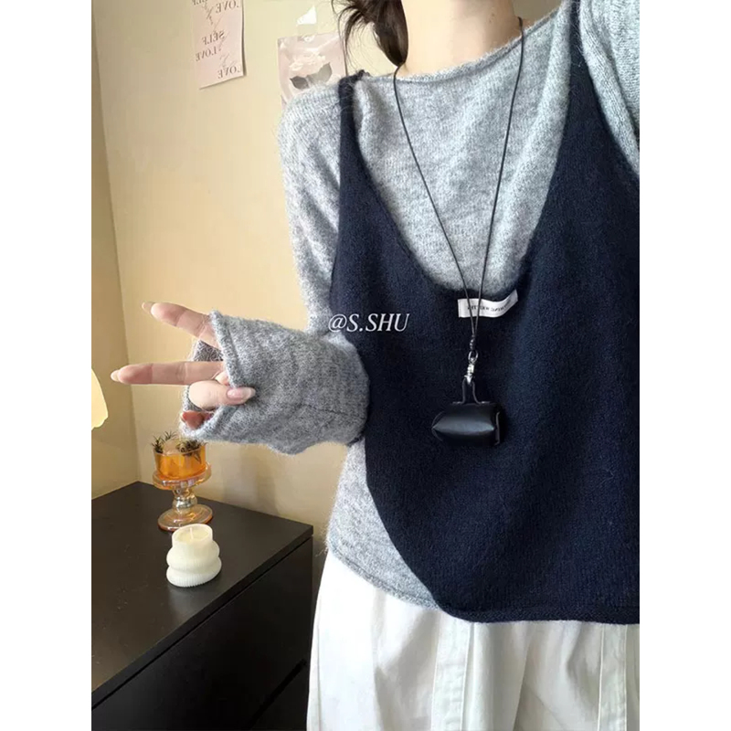 26 Autumn Korean-Style Loose and Lazy Pullover Knitted Sweater for Women, Layered with a Contrasting Color Camisole Two-Piece Set 26 Autumn Korean-Style Loose and Lazy Pullover Knitted Sweater for Women, Layered with a Contrasting Color Camisole Two-Piece Set