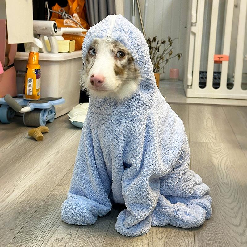 Pet Dog Bath Towel, Bathrobe, Quick-Drying, Thickened, Absorbent, Fully Wrapped Coral Fleece Clothing, Can Be Worn in All Seasons Pet Dog Bath Towel, Bathrobe, Quick-Drying, Thickened, Absorbent, Fully Wrapped Coral Fleece Clothing, Can Be Worn in All Seasons